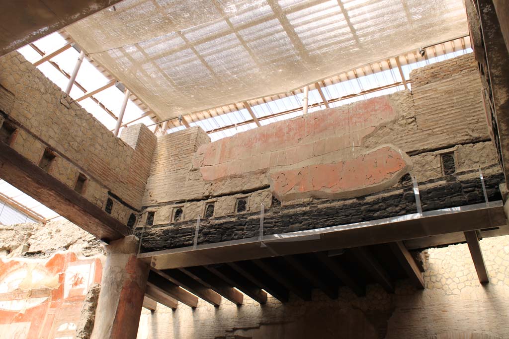 VI.21 Herculaneum. March 2014. Looking towards upper south-west corner and west side.
Foto Annette Haug, ERC Grant 681269 DÉCOR